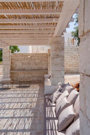 Image No.24-6 Bed Property for sale