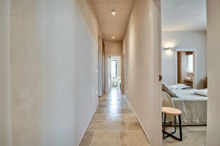 Image No.30-6 Bed Property for sale