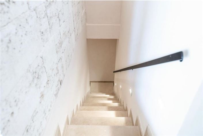 Image No.31-6 Bed Property for sale