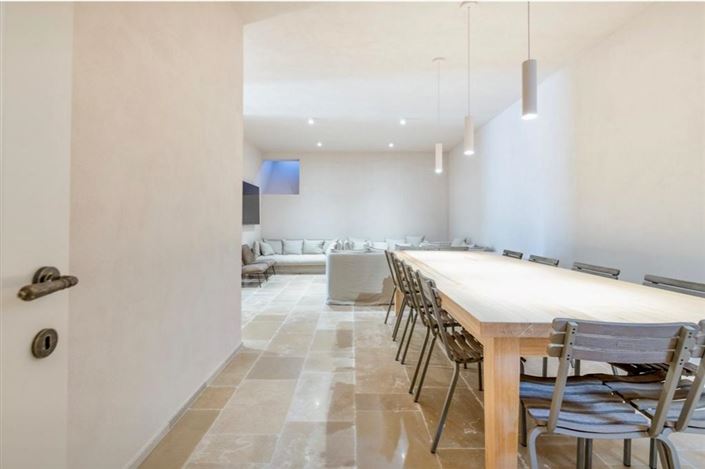 Image No.32-6 Bed Property for sale