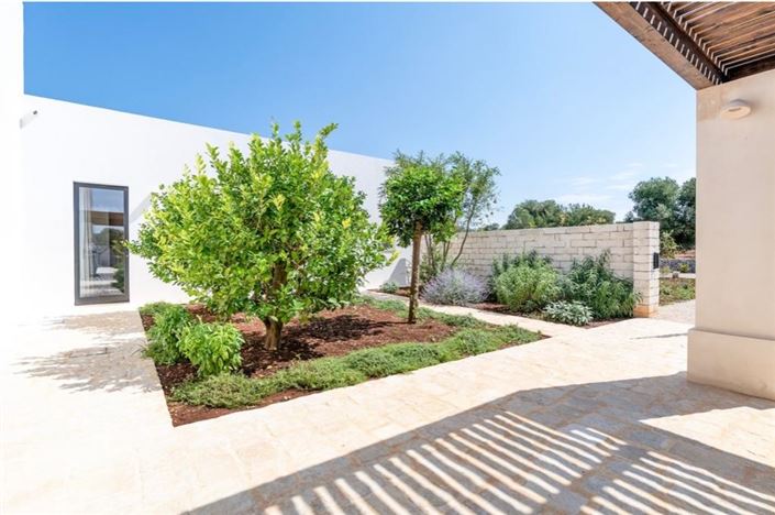 Image No.37-6 Bed Property for sale