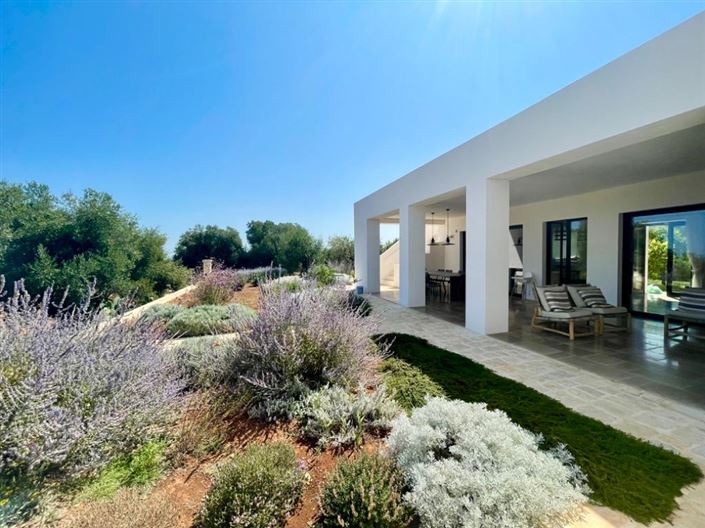 Image No.44-6 Bed Property for sale