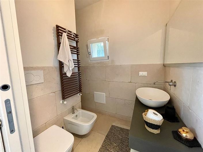 Image No.12-4 Bed Property for sale