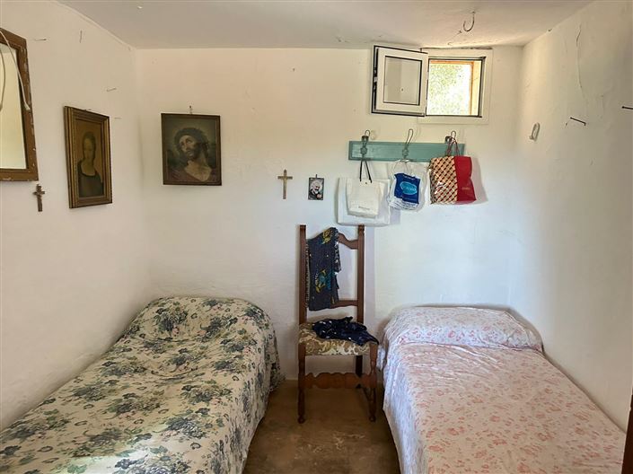 Image No.12-2 Bed Property for sale