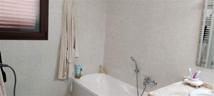 Image No.15-3 Bed Property for sale