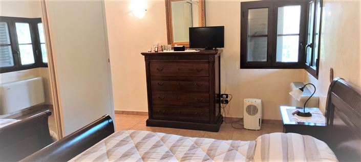 Image No.17-3 Bed Property for sale