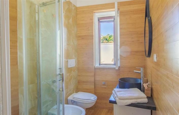 Image No.12-2 Bed Villa for sale