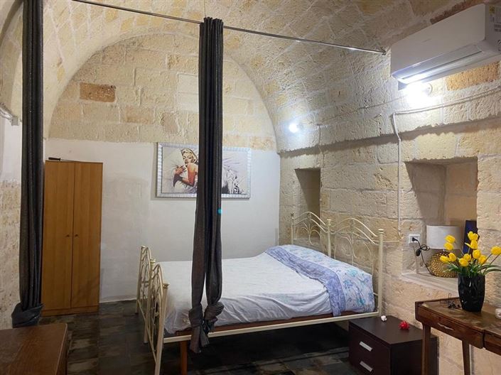 Image No.9-5 Bed Property for sale