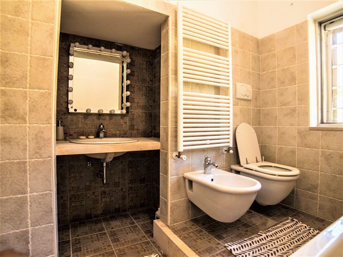 Image No.18-4 Bed Property for sale