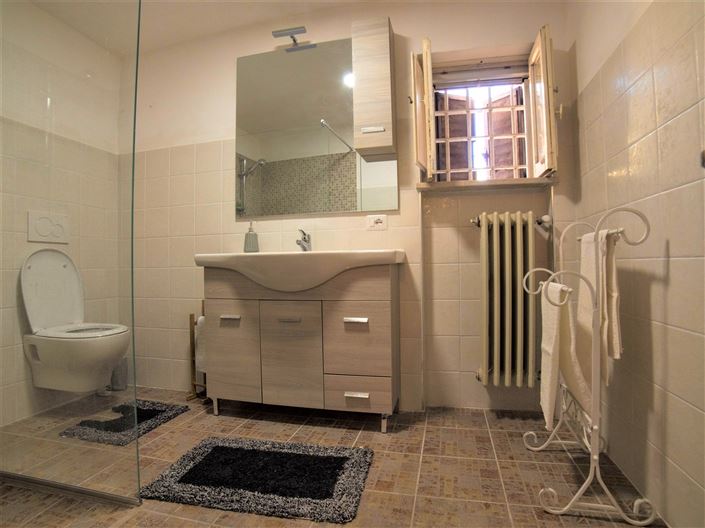 Image No.19-4 Bed Property for sale