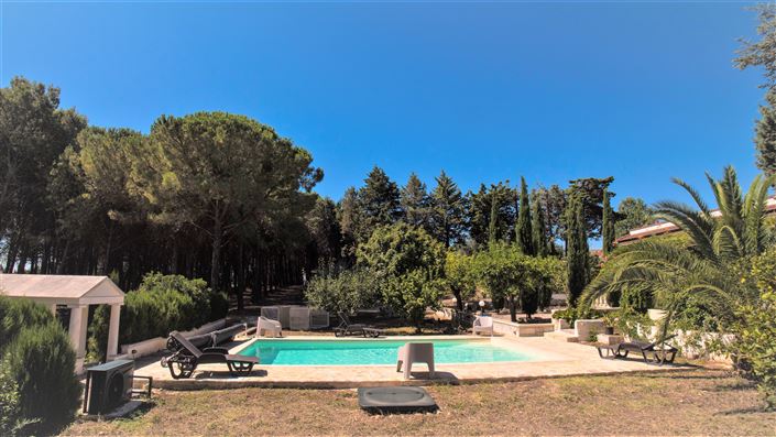 Image No.2-4 Bed Property for sale