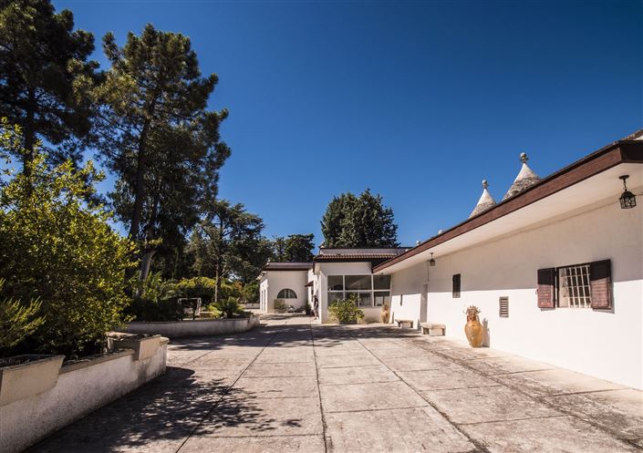 Image No.8-4 Bed Property for sale