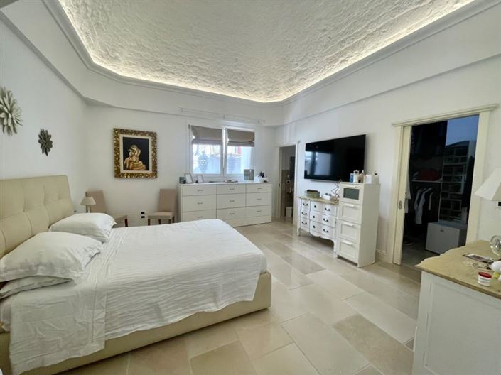 Image No.10-3 Bed Apartment for sale