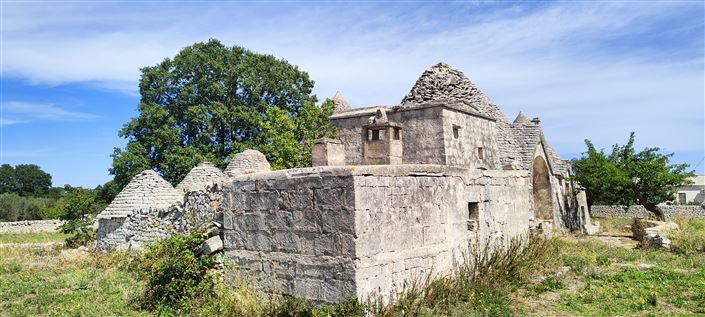 Image No.10-3 Bed Property for sale