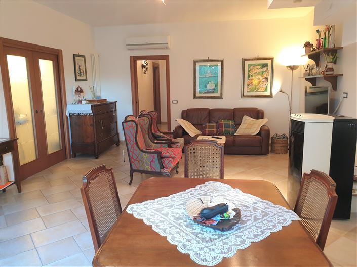 Image No.11-4 Bed Property for sale