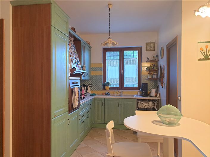 Image No.12-4 Bed Property for sale