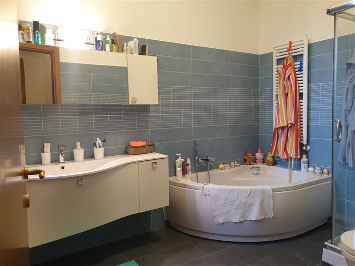 Image No.18-4 Bed Property for sale