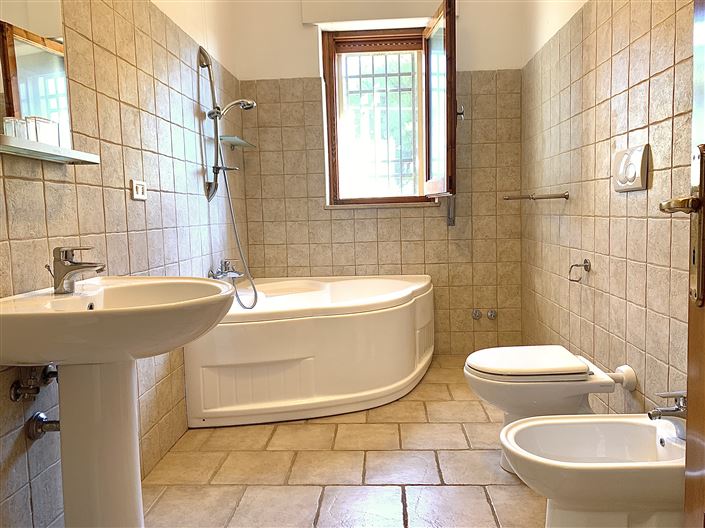 Image No.18-4 Bed Villa for sale