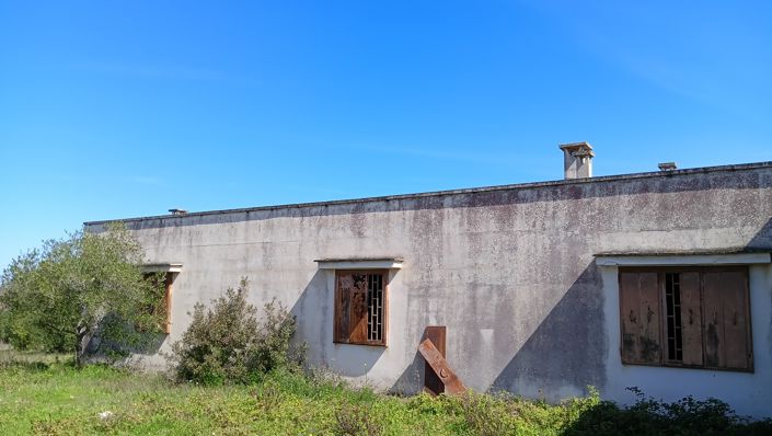 Image No.23-7 Bed Property for sale