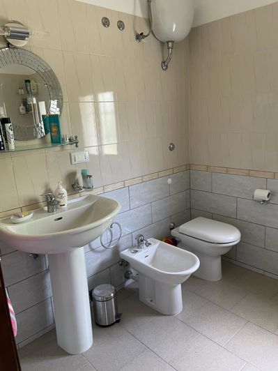 Image No.12-3 Bed Property for sale