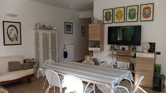 Image No.20-5 Bed Property for sale