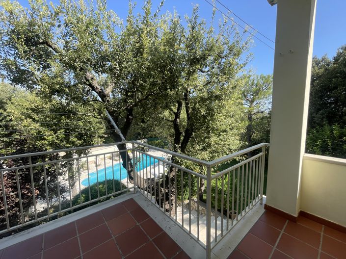 Image No.17-5 Bed Property for sale