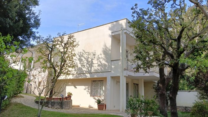 Image No.10-5 Bed Property for sale