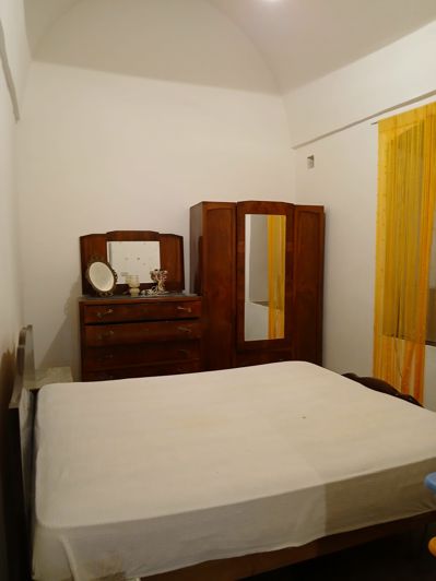 Image No.12-6 Bed Property for sale