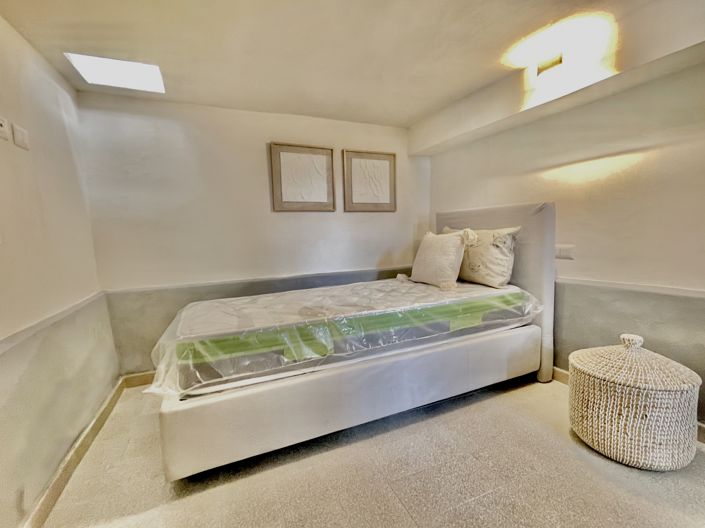 Image No.12-2 Bed Townhouse for sale