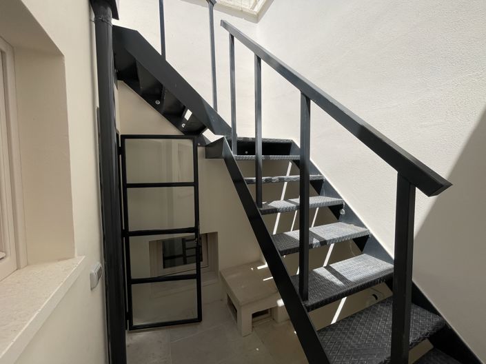 Image No.9-2 Bed Townhouse for sale