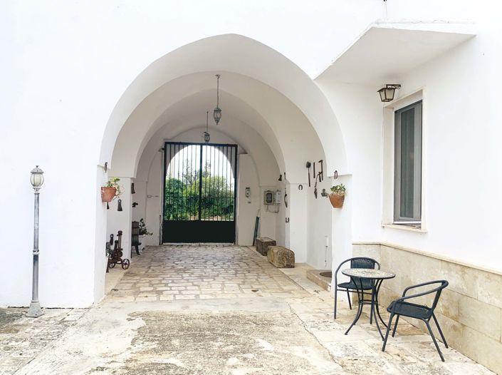 Image No.20-7 Bed Property for sale