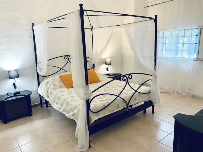 Image No.24-7 Bed Property for sale