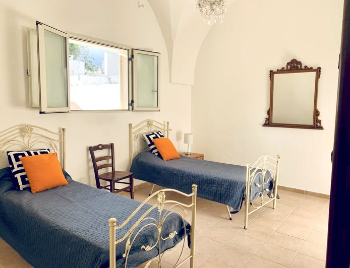 Image No.25-7 Bed Property for sale