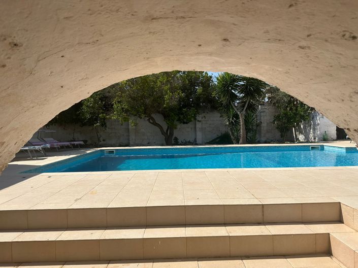 Image No.28-7 Bed Property for sale