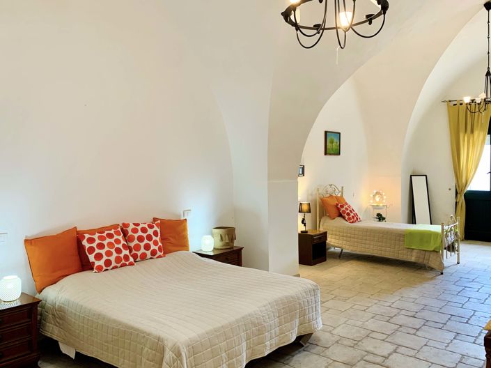 Image No.7-7 Bed Property for sale