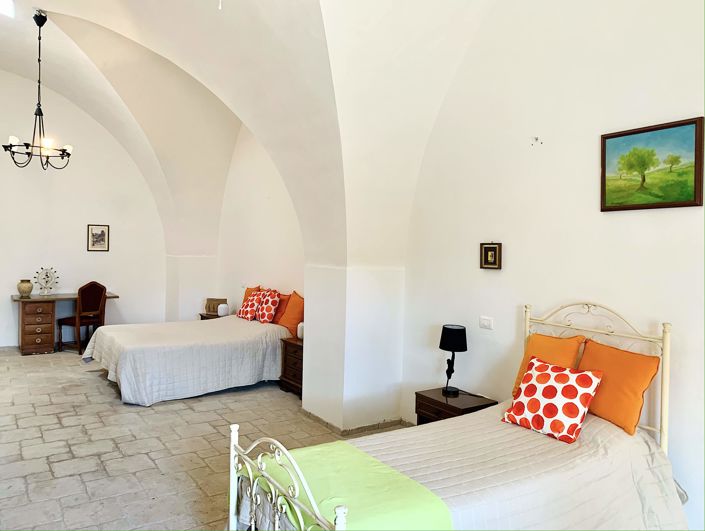 Image No.8-7 Bed Property for sale