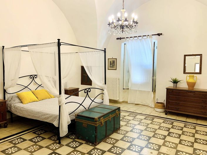 Image No.9-7 Bed Property for sale