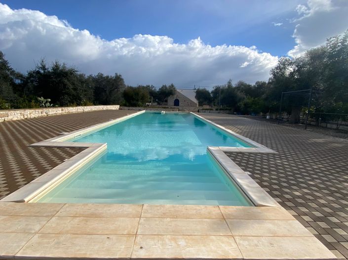 Image No.16-6 Bed Property for sale