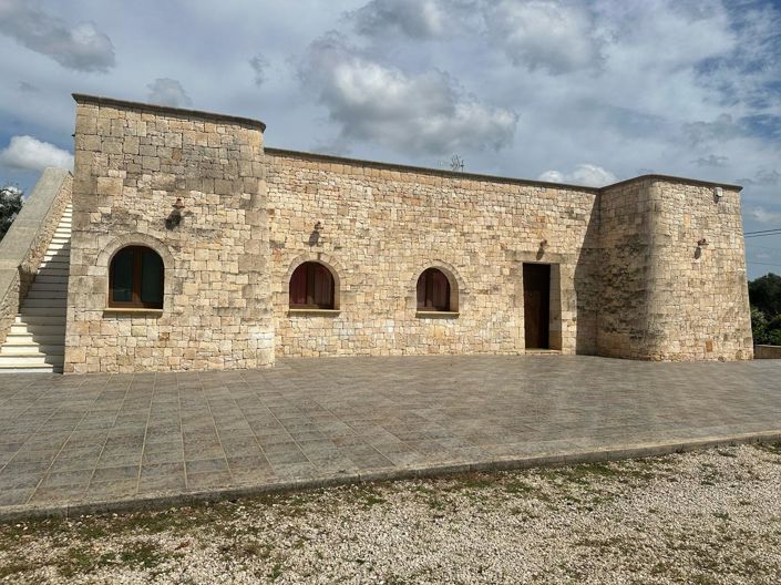 Image No.18-6 Bed Property for sale