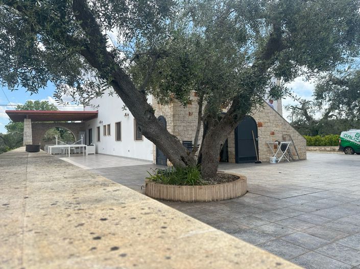 Image No.26-6 Bed Property for sale