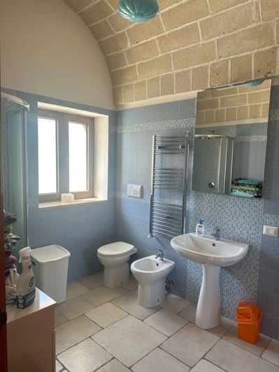 Image No.8-6 Bed Property for sale