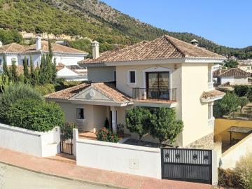 Villa / Détaché de 3 chambres à vendre à Mijas