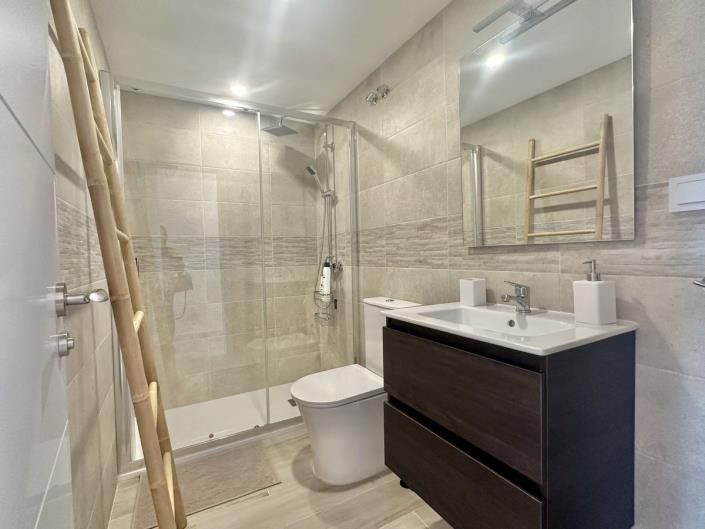 Image No.18-2 Bed Apartment for sale