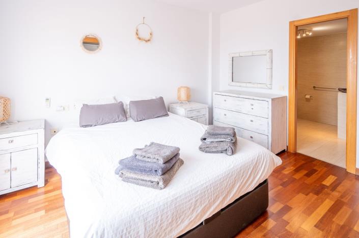 Image No.17-4 Bed Townhouse for sale