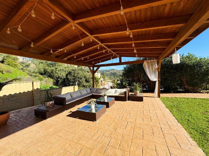 Image No.3-Villa / Détaché de 8 chambres à vendre à Elviria