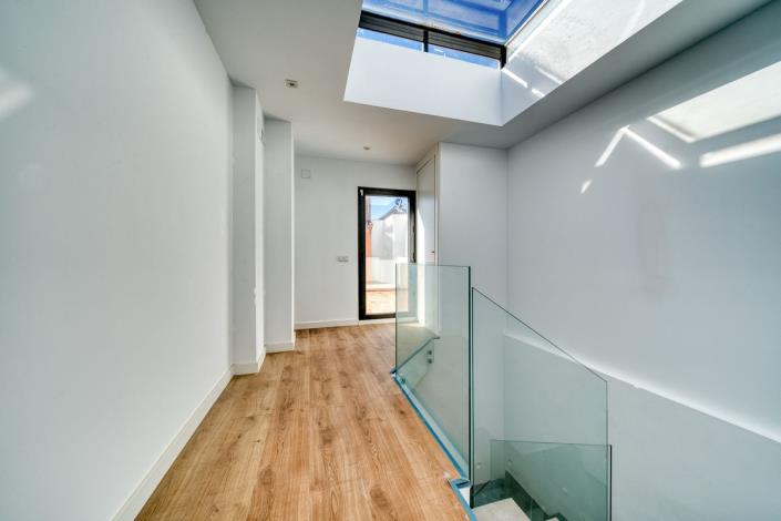 Image No.14-3 Bed Townhouse for sale