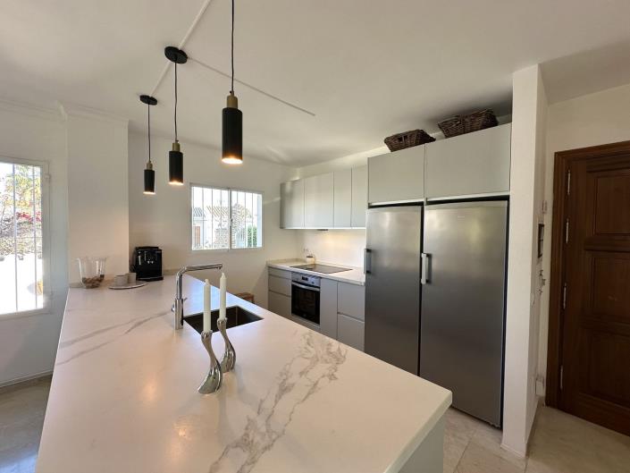 Image No.10-4 Bed Villa / Detached for sale