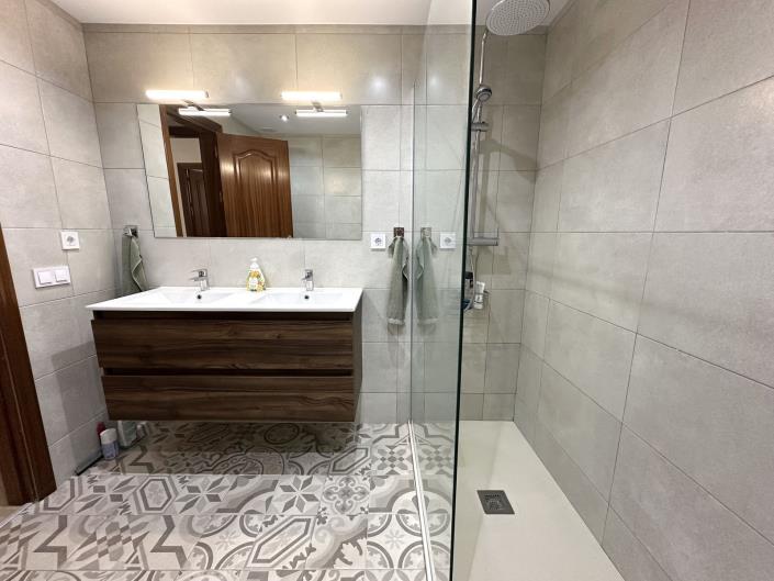 Image No.24-4 Bed Villa / Detached for sale