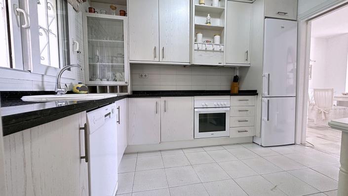 Image No.14-3 Bed Apartment for sale