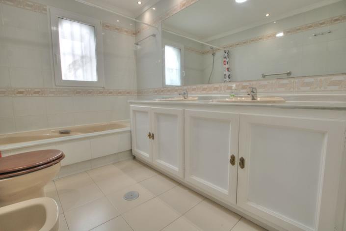 Image No.17-3 Bed Apartment for sale